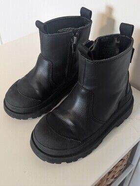 H&M  - 9y Black Zip-Up Ankle Boots